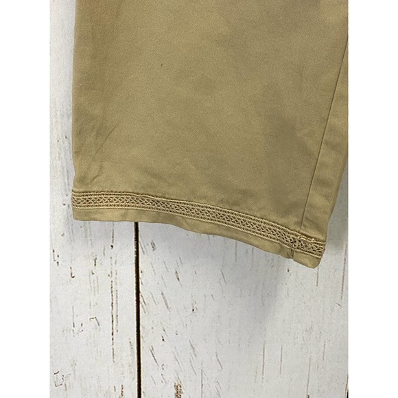 NWT St. Johns Bay Medium Khaki Slimming Women's Capris - Picture 5 of 7